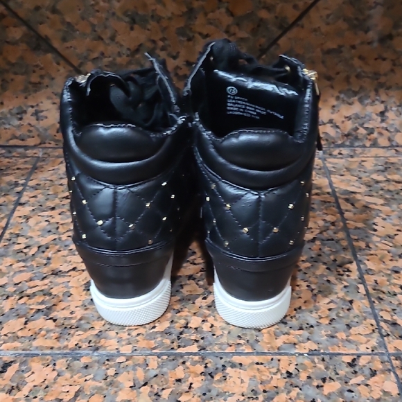 Black Quilted High-Top Sneakers - Picture 5 of 5